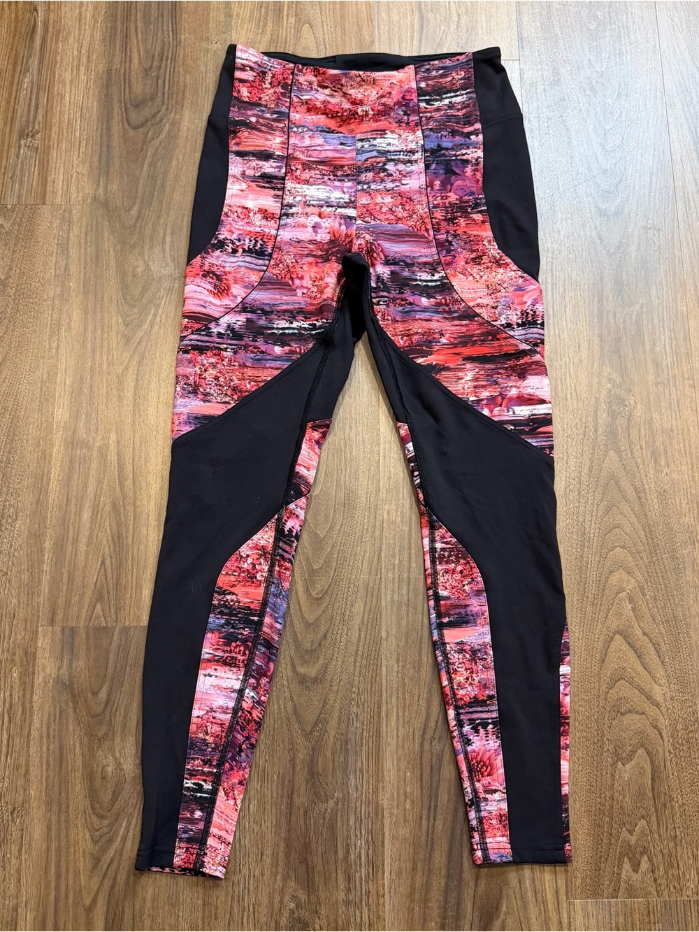 Lululemon Sweat & Repeat Tight 28" inseam Black / Dahliascape Multi Sz 10